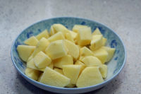 香菇土豆?fàn)F雞的做法步驟3