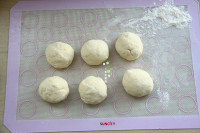 圣誕風(fēng)蘋果醬方形小面包的做法步驟4