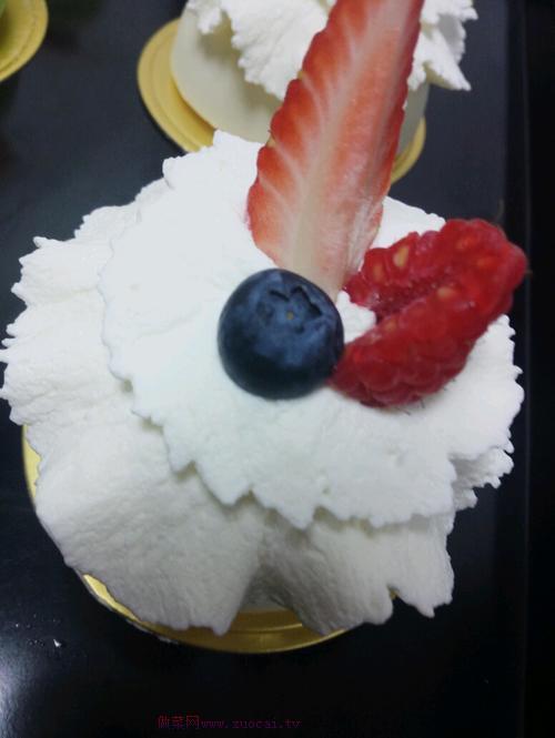 樹(shù)莓白朱古力慕斯的做法