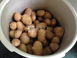 #ACA烘焙明星大賽#減肥加倍，營養(yǎng)加倍——奶酪焗土豆泥的做法步驟：1