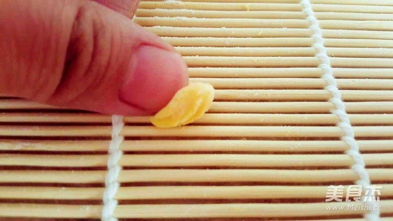 再挑剔的小孩也無法拒絕！彩色蔬果面的做法