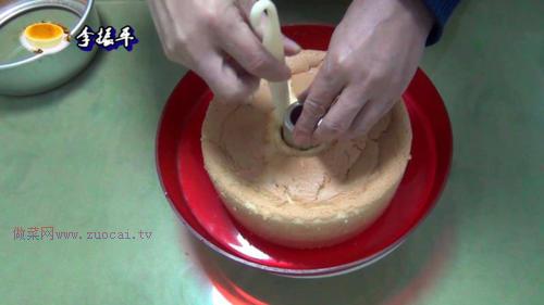 中空戚風(fēng)蛋糕8寸的做法