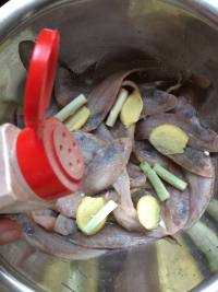 炸酥香小魚(yú)的做法步驟3