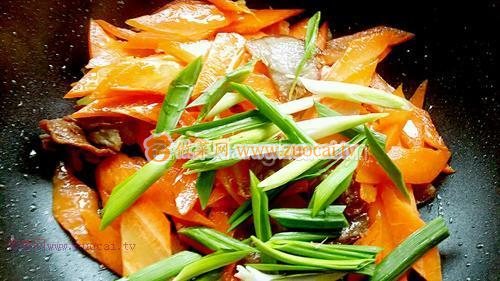 胡蘿卜炒臘肉的做法