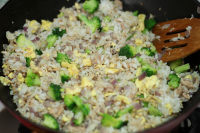 金槍魚(yú)營(yíng)養(yǎng)炒飯的做法步驟11