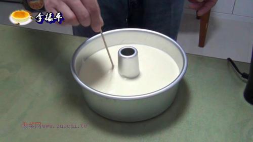 中空戚風(fēng)蛋糕8寸的做法