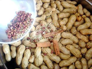 水煮花生的做法步驟:4