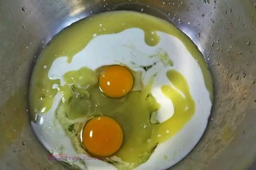 來(lái)一口糯香的蔓越莓牛角包香到整個(gè)人都融化了的做法