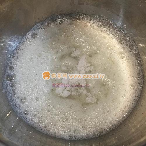 三花淡奶戚風(fēng)蛋糕的做法