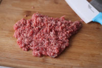 酸黃瓜無(wú)雙牛肉堡的做法步驟1