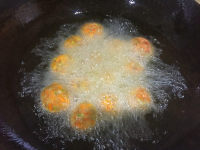 炸胡蘿卜豬肉丸的做法步驟13