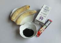 香蕉咖啡奶茶的做法步驟1