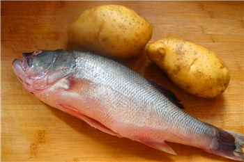 松鼠鱸魚(yú)的做法步驟1