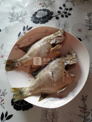 剁椒蒸太陽(yáng)魚(yú)的做法步驟：3