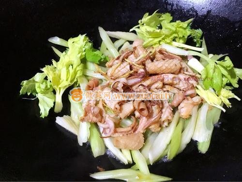 西芹炒魷魚(yú)的做法