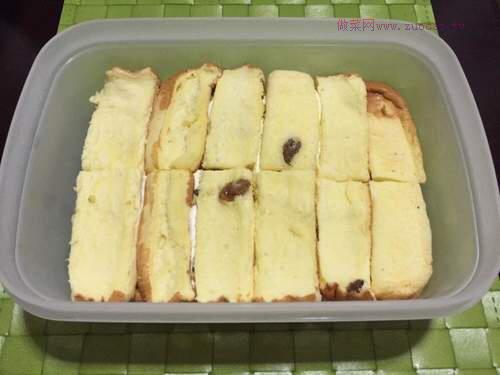 白葡萄果干淡奶油三文蛋糕便當(dāng)?shù)淖龇?/ data-zYKL=