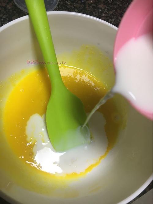 八寸戚風(fēng)蛋糕的做法