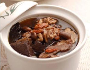 制首烏排骨湯的做法功效，美味至極的美顏滋發(fā)湯