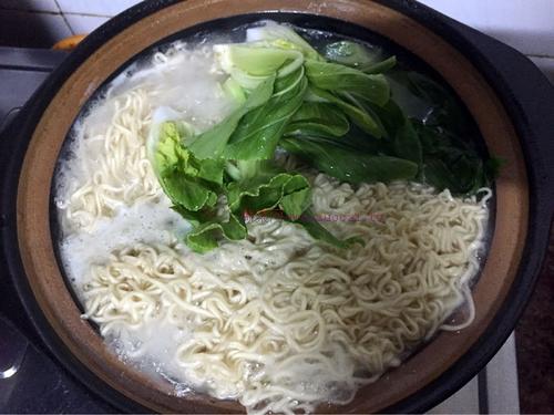 排骨湯面的做法