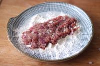 酸黃瓜無(wú)雙牛肉堡的做法步驟4