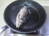 鯽魚蘿卜湯的做法步驟3