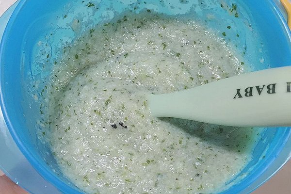 7個月寶寶輔食，銀魚山藥青菜泥＋米粉的做法