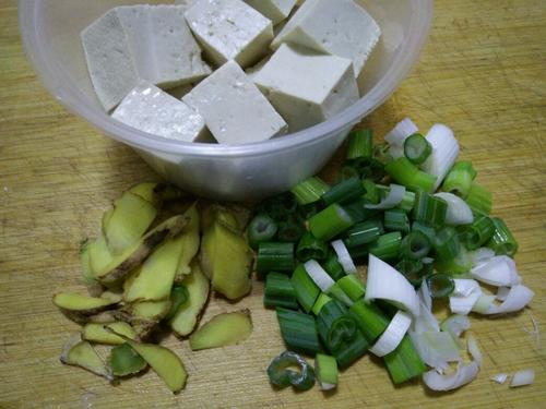 花鰱魚(yú)燉豆腐的做法