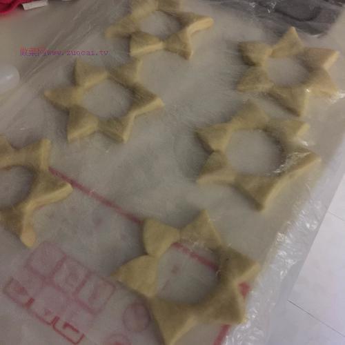 太陽(yáng)花早餐面包圈的做法