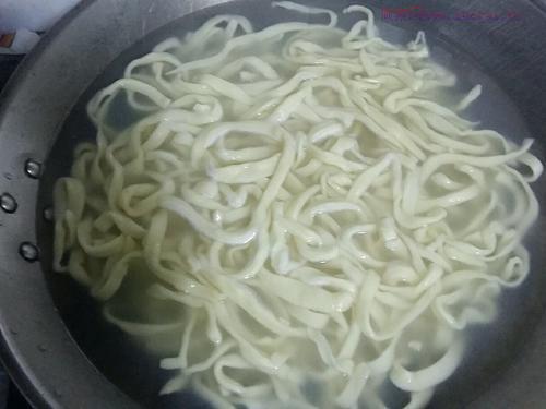 尖椒肉絲鹵手搟面的做法