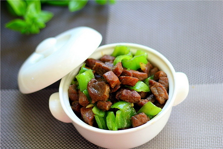 青椒牛肉粒的做法