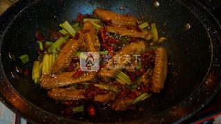 干鍋香辣鴨翅的做法步驟：16