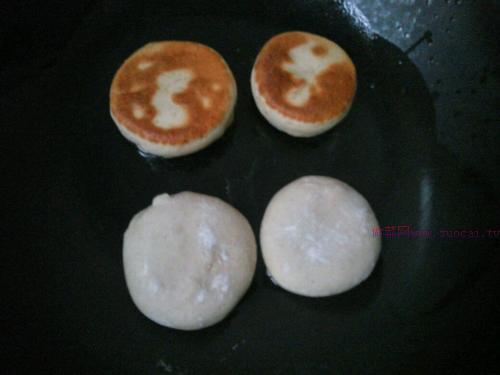 三合面發(fā)面餅的做法