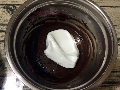 八寸可可戚風(fēng)蛋糕的做法