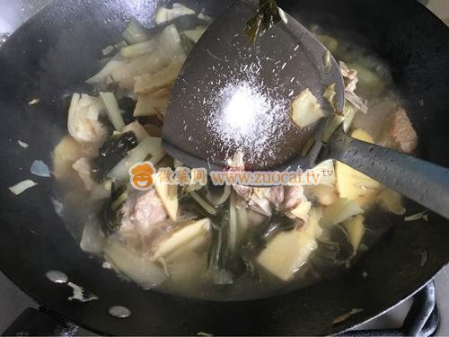 冬筍腌菜火鍋的做法