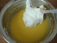 戚風(fēng)蛋糕的做法步驟9