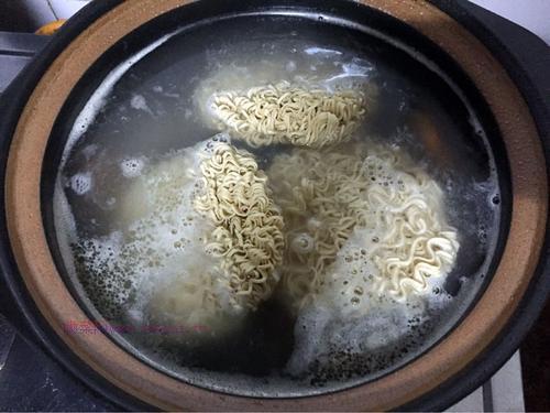 排骨湯面的做法