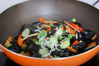 木耳炒香干的做法步驟7