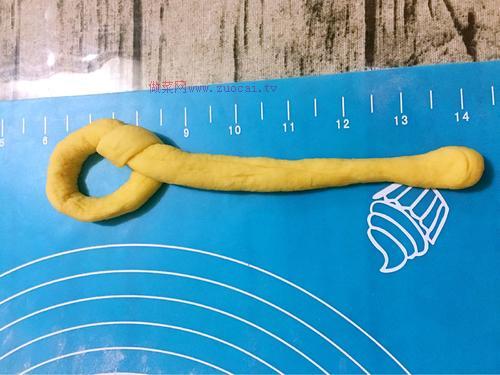 中種南瓜花環(huán)面包的做法