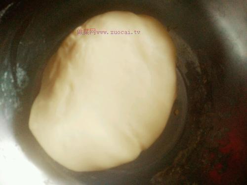 蔥香烤腸面包的做法