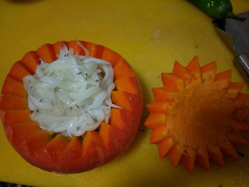 蝦仁銀魚金瓜盅的做法