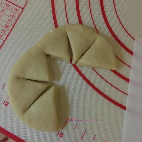 太陽(yáng)花早餐面包圈的做法