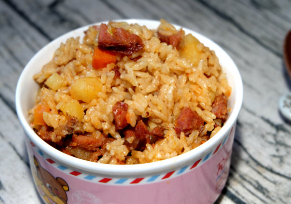 香腸土豆?fàn)F飯
