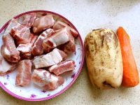 排骨蓮藕胡蘿卜湯的做法步驟1