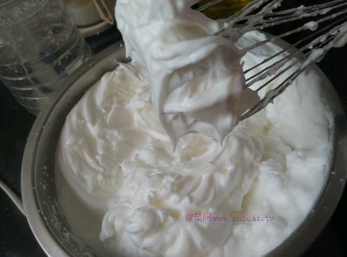 電飯煲版可可戚風(fēng)蛋糕的做法