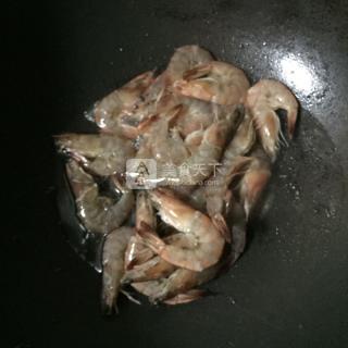 油燜蝦的做法步驟:5