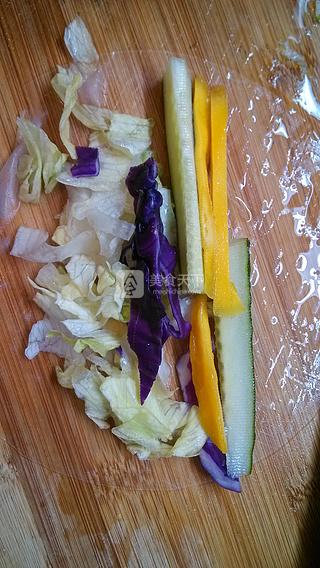 鮮蔬米紙卷的做法步驟：7