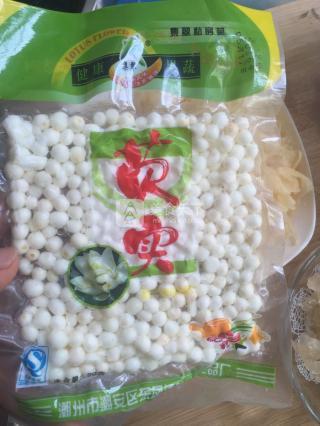 蓮子茨實(shí)雪耳膠的做法步驟：2