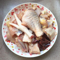 胡蘿卜杏鮑菇燒土雞的做法步驟2