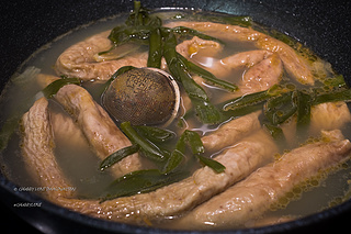 夏日蜂蜜糟鹵浸三寶 － 鴨舌、翅尖、豬腸的做法步驟：2