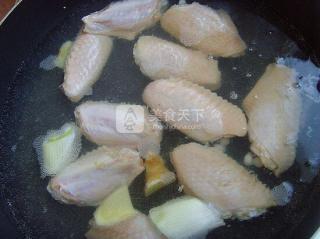 可樂(lè)雞翅的做法步驟：2